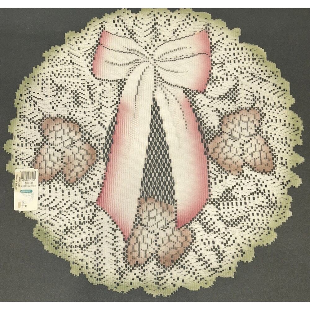 Great Bay Lace Christmas Wreath Doily Place Mat 19” Round White Airbrush NOS